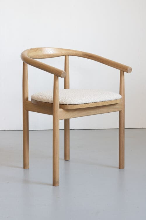 Eetkamerstoel Calm | Natural lak | Beige Bouclé