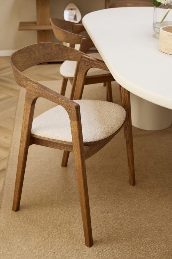 Japandi dining chair Maral with a white oval Japandi dining table