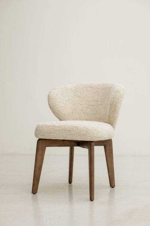 Japandi Dining Chair Hampton – Swivel | Hazel Bouclé | Brown Wooden Base